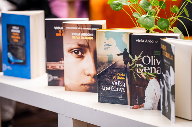J.Petronio/Kauno literatūros savaitės nuotr./Susitikimas su Viola Ardone Kauno literatūros savaitėje