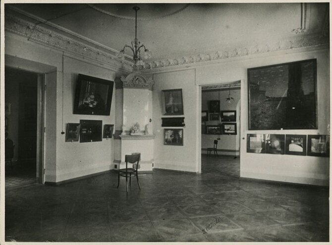 Pranešimo autorių nuotr./Tyburcy Chodźko. Pirmosios lietuvių dailės parodos salė. Vilnius, 1907 m. Nacionalinis M. K. Čiurlionio muziejus. 