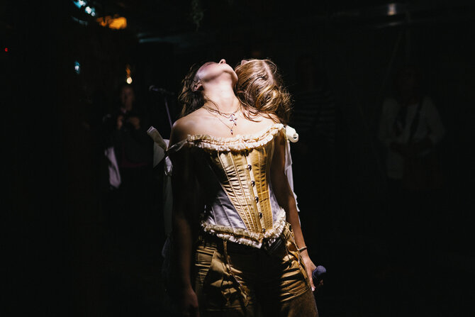 G.Jovaišos nuotr. /Goda Sasnauskaitė, Justina Mykolaitytė, performansas „Longing“