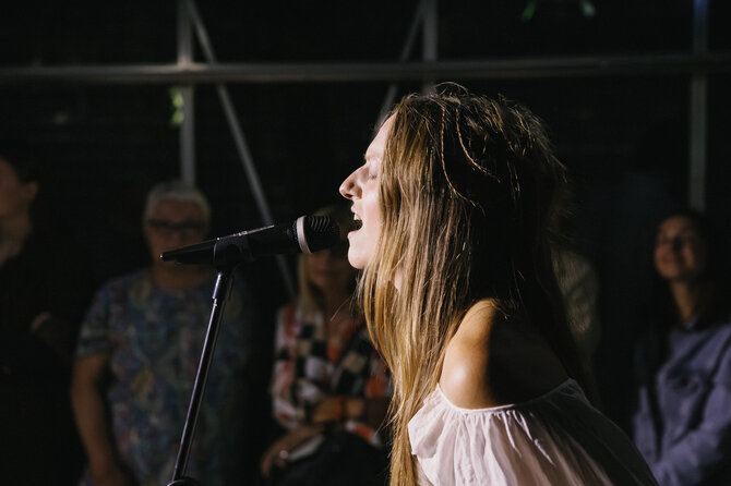 G.Jovaišos nuotr./Justina Mykolaitytė, performansas „Longing“