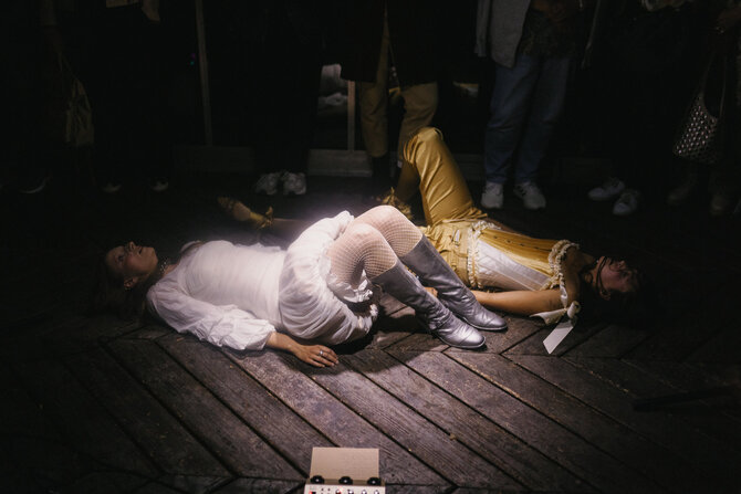 G.Jovaišos nuotr, /Goda Sasnauskaitė, Justina Mykolaitytė, performansas „Longing“