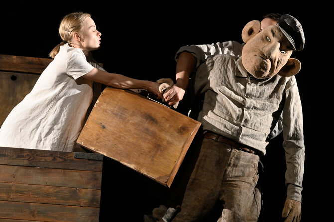 M.Aleksos/Pranešimo autorių nuotr./Vilniaus teatro „Lėlė“ spektaklis „Mergaitė su šautuvu“ (rež. Giedrė Kriaučionytė-Vosylienė)