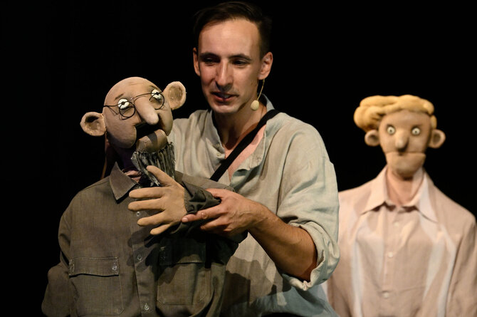 M.Aleksos/Pranešimo autorių nuotr./Vilniaus teatro „Lėlė“ spektaklis „Mergaitė su šautuvu“ (rež. Giedrė Kriaučionytė-Vosylienė)