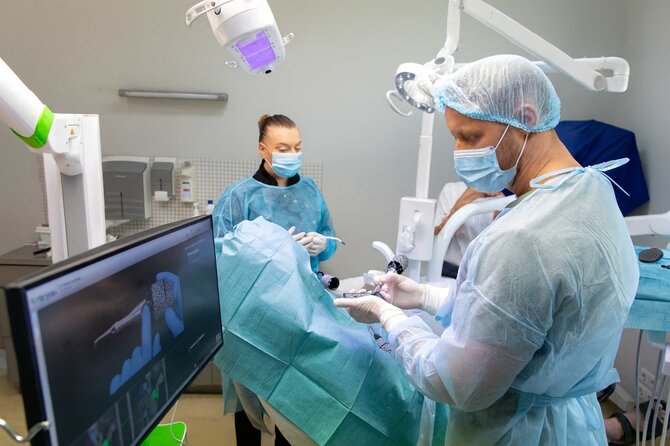 Kauno implantologijos klinikos nuotr./Navigacinė implantacija: kaip GPS technologija keičia dantų atkūrimą