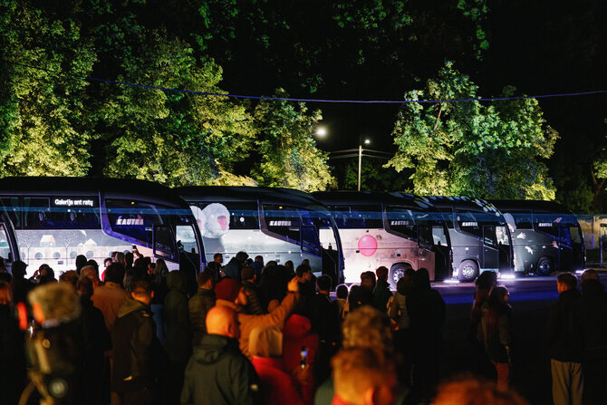 Gražvydo Jovaišos nuotr./„Kautra“ veža meną iš rėmų: projektas „Galerija ant ratų“