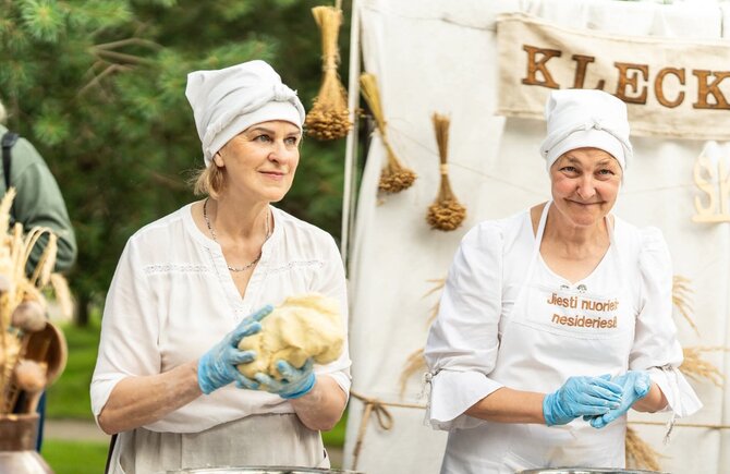 „Šilalės artojo“ archyvo nuotr./Akimirkos iš degustacinės kleckų „Im i met“ programos
