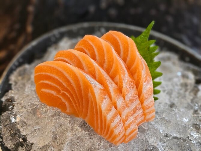 Shutterstock nuotr./ Lašišos sašimi (asociatyvi nuotr.)