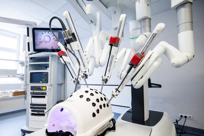 Pranešimo autorių nuotr./Da Vinci robotinė sistema.