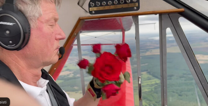 Rolandas Paksas: sustabdytas kadras iš Aerobatic team ANBO įrašo