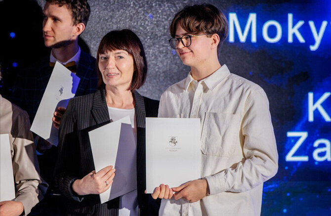 Renginio organizatorių nuotr./Su mokytoja Jolita Milakniene 2024 metų „Lumina Lituanica“ renginyje