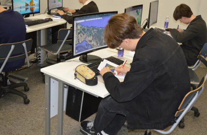 Asmeninio archyvo nuotr./Užduočių sprendimas respublikinėje geografijos olimpiadoje