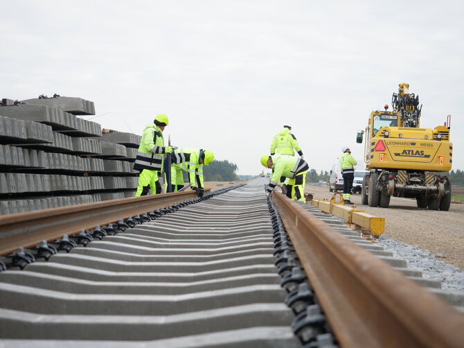„Rail Baltica“ nuotr./„Rail Baltica“ bėgių tiesimas