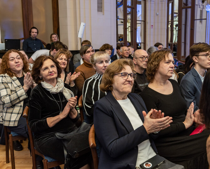Dangiro Augulio nuotr./Mokslų akademijoje apdovanoti Lietuvai tarptautinėse olimpiadose atstovavę mokiniai