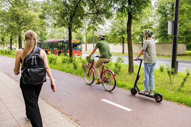 Sauliaus Žiūros nuotr./Nemokami mobilumo lyderystės mokymai vilniečiams: vienas dalyvis dirbtuvių pabaigoje laimės dviratį