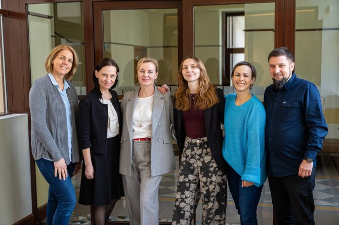 Tomo Tereko nuotr./V.Klimukienė, I.Laurinaitytė, K.Vanagaitė, V.Cimalanskaitė-Kazlauskienė, K.Čunichina, A.Izotovas