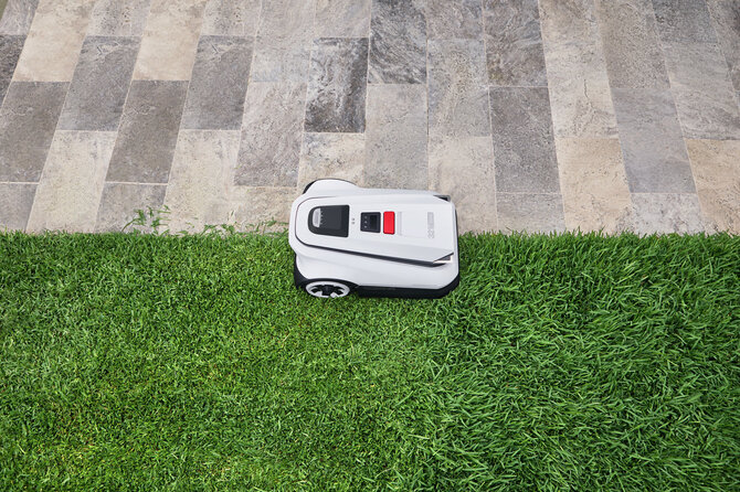 „Ecovacs“ nuotr./Revoliucija kieme: ECOVACS belaidžiai robotai-žoliapjovės, keičiantys vejos priežiūros įpročius