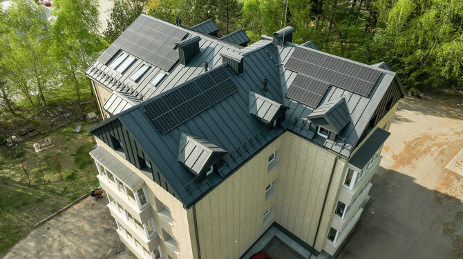 APVA nuotr./Nugalėtoju tapęs Sudervės g. 12 renovuotas daugiabutis Vilniaus rajone, Avižieniuose