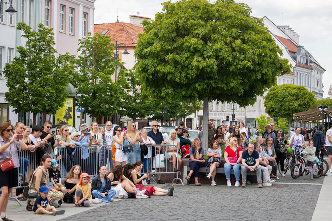 Juliaus Kalinsko nuotr./Vilnius judės retro muzikos ritmu – Rotušės aikštė virs šokių aikštele po atviru dangumi