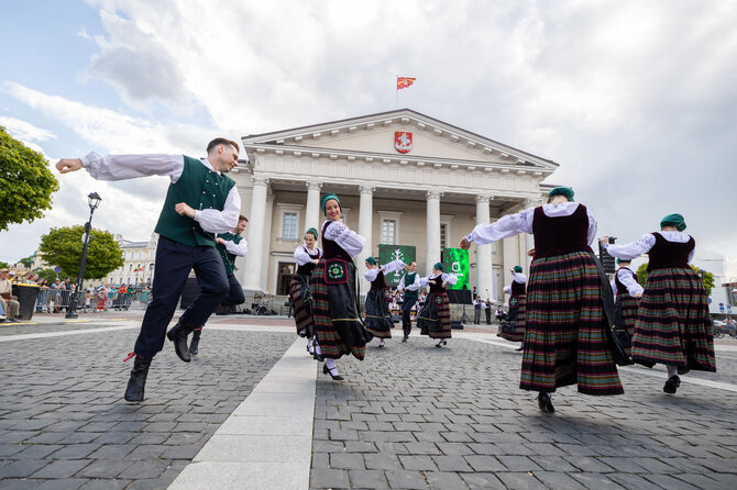Juliaus Kalinsko nuotr./Vilnius judės retro muzikos ritmu – Rotušės aikštė virs šokių aikštele po atviru dangumi