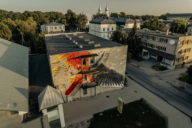 Pasvalio rajono savivaldybės nuotr./Gatvės meno piešinys „Skrydis“ (Pasvalys)
