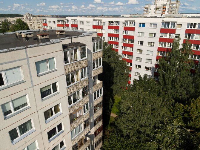 APVA nuotr./Nuo geoterminio šildymo iki saulės jėgainių: po renovacijos daugiabučiai gali tapti beveik nulinės taršos pastatais