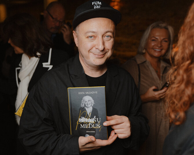 Gabrieliaus Jauniškio nuotr./Editos Mildažytės knygos pristatymo akimirka