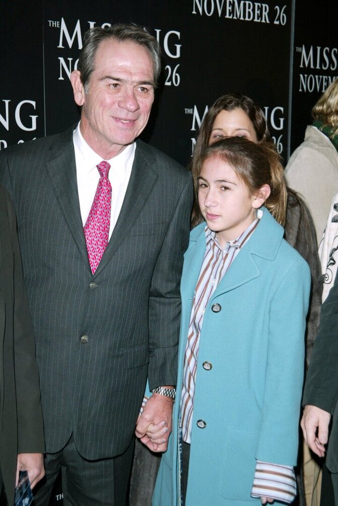 Vida press nuotr./Tommy Lee Jones su dukra Victoria