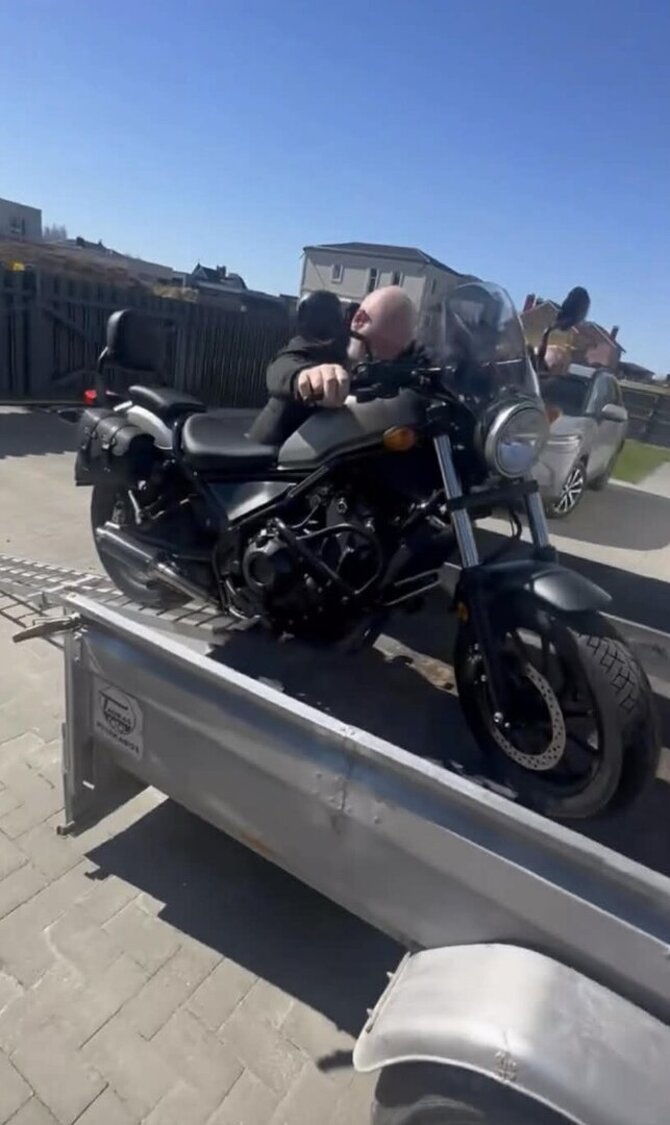 Asmeninio albumo nuotr./Astos Andriukaitytės motociklas
