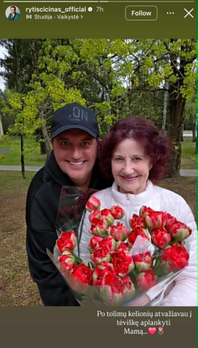 Soc. tinklų nuotr./Rytis Cicinas su mama Rasa