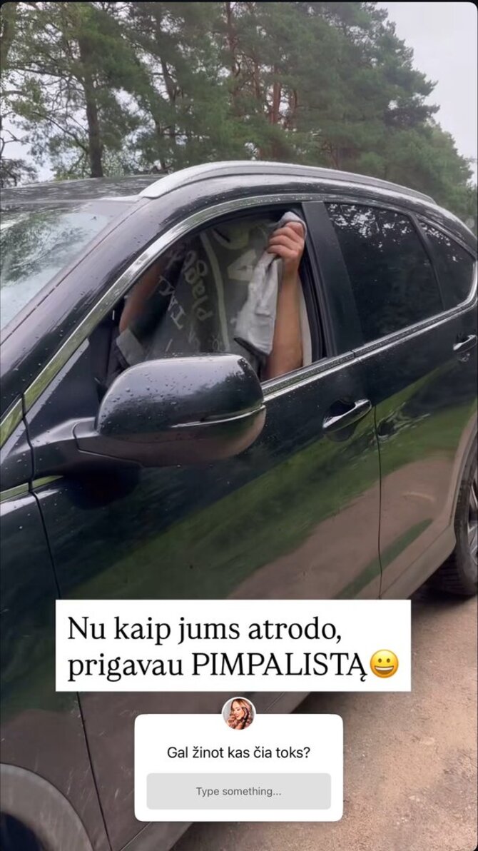 Stop kadras./Tenkinęs save vyras