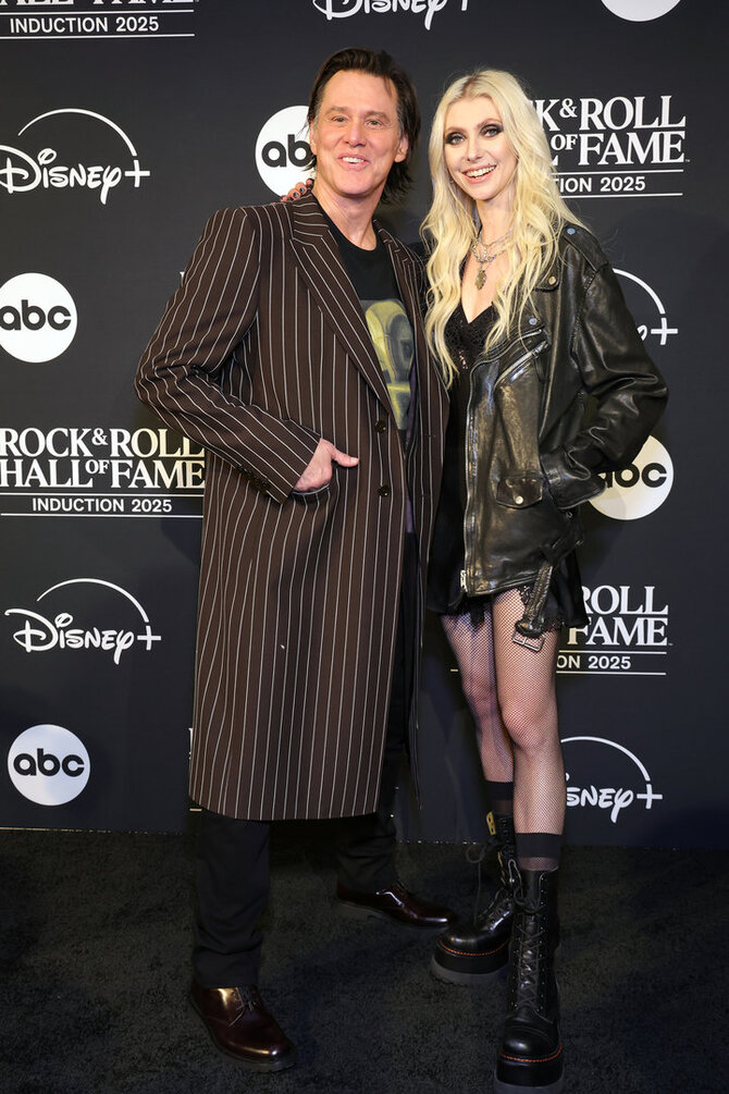 Vida press nuotr./Jimas Carrey ir Taylor Tomsen