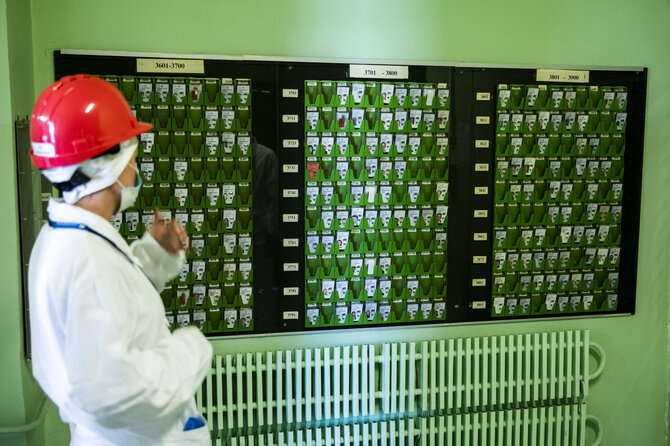 Pranešimo autorių nuotr./Ignalinos atominės elektrinės darbuotojų asmeninės radiacijos kortelės