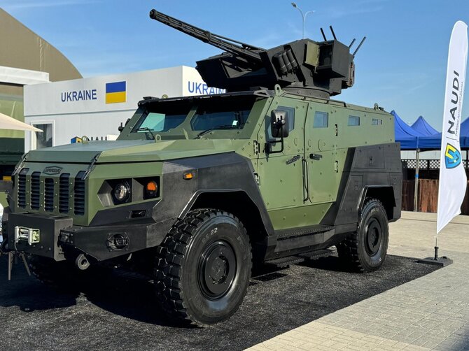 Šarvuotoji transporto priemonė Varta 2 APC. Ukrainian Armor nuotr.