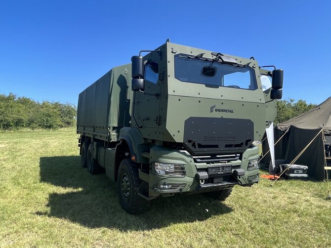 „Rheinmetall MAN Military Vehicles“ sunkvežimis TGS-MIL Protected. „Rheinmetall“ nuotr.