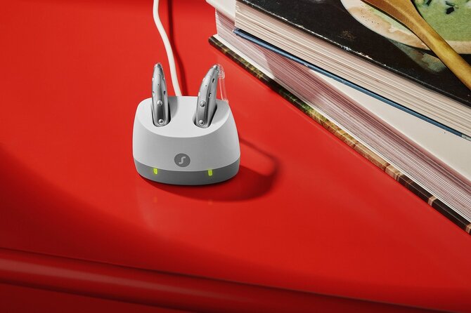 Organizacijos nuotr./„Motion Charge&Go IX“ aparatai įkroviklyje, vienu įkrovimu iki 65 valandų