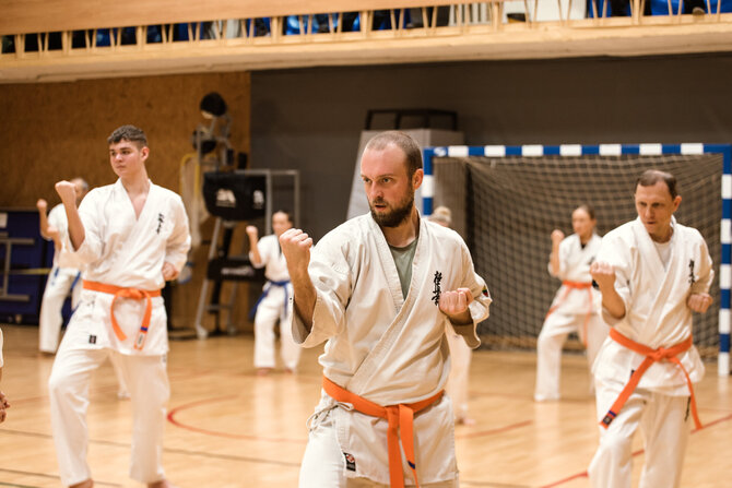 „Ogmios miestas“ nuotr./Nuo orą virpinančių rakečių sporto – iki treniruočių dviračiais po vandeniu: „Ogmios mieste“ laukia sportas, sveikatingumas ir SPA procedūros 