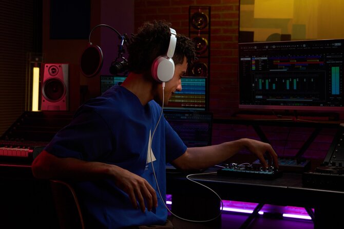 „Xiaomi“ nuotr./Ausinės „Redmi Headphones Neo“ – stiprus kainos ir patrauklių savybių derinys
