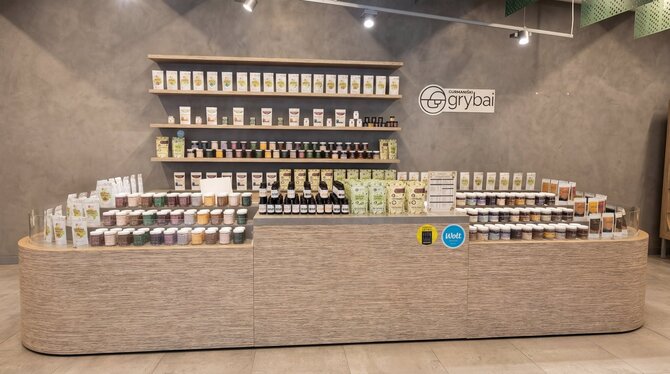 Organizacijos nuotr./Šios „Outlet Park“ parduotuvės asortimentu nustebs net patyręs grybautojas: lentynose liūto karčiai ar kordicepsai ir iš jų gaminama kava bei mačia