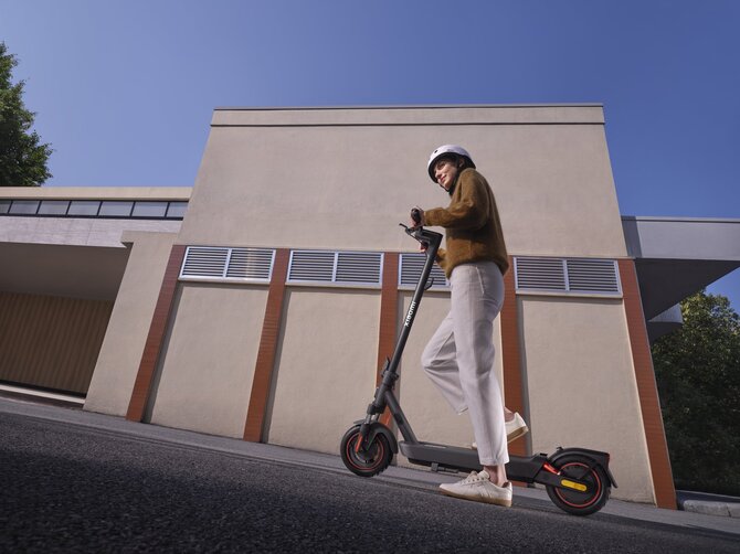 „Xiaomi“ nuotr./Laikykitės! Atkeliavo naujieji „Xiaomi Electric Scooter 5 Pro“ ir „Xiaomi Electric Scooter 5 Max“ – daugiau galios ir komforto, didesnis saugumas