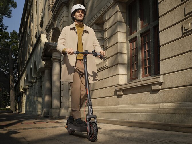 „Xiaomi“ nuotr./Laikykitės! Atkeliavo naujieji „Xiaomi Electric Scooter 5 Pro“ ir „Xiaomi Electric Scooter 5 Max“ – daugiau galios ir komforto, didesnis saugumas