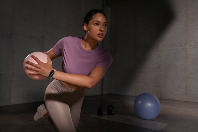 „Xiaomi“ nuotr./Išmanioji apyrankė „Xiaomi Smart Band 10“ – ne tik rafinuotas stilius, bet ir patrauklus funkcionalumas 