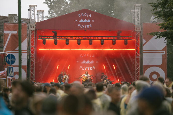 Dano Macijausko nuotr./Klaipėdoje savaitgalį triukšmingai paminėta Aludarių diena: tūkstančius lankytojų subūrė meilė gerai muzikai, skaniam maistui ir gėrimams
