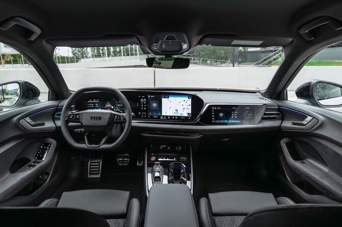 „Audi“ nuotr./Naujasis „Audi A5 e-hybrid“ – jau Lietuvoje: sportiška elegancija ir įspūdingas elektra nuvažiuojamas atstumas
