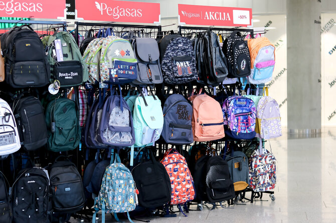 „Vilnius Outlet“ nuotr./Madingiausios tendencijos, būtinos funkcijos ir stilius vietoje praktiškumo: kaip atrodo tobula mokyklinė kuprinė paaugliams? 