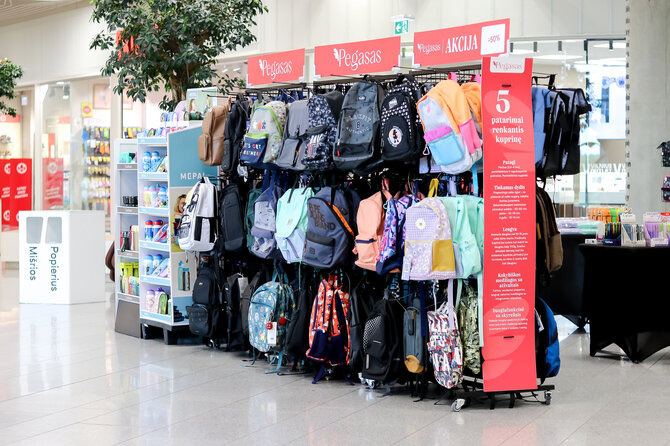 „Vilnius Outlet“ nuotr./Madingiausios tendencijos, būtinos funkcijos ir stilius vietoje praktiškumo: kaip atrodo tobula mokyklinė kuprinė paaugliams? 