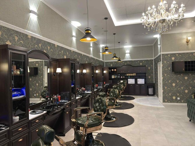 „Vilnius Outlet“ nuotr./„Vilnius Outlet“ duris atvėrė nauja vyrų kirpykla: salonas „Kingsman Barber“ kviečia pasijusti karaliais 