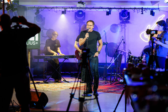 Gretos Skaraitienės / BNS nuotr./Tinklalaidė „Muzika, kurią jauti“, svečiuose – Marijonas Mikutavičius