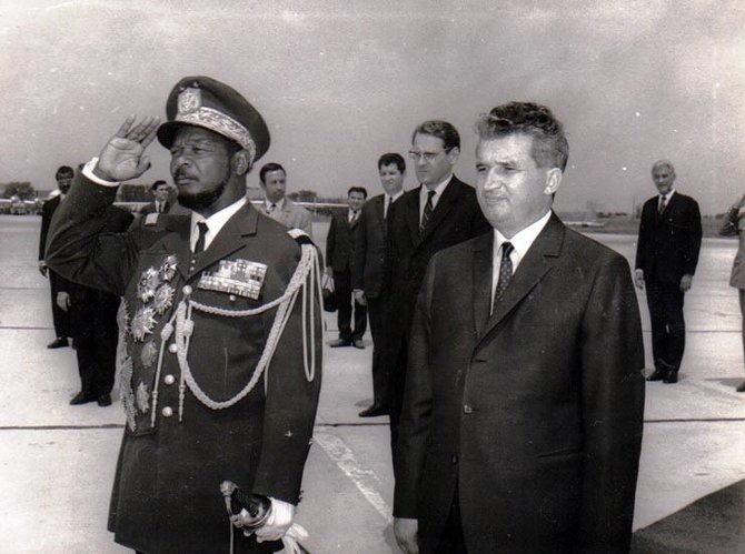 Wikipedia.org nuotr./Jeanas-Bédelis Bokassa su Nicolae Ceaușescu vizito į Rumuniją metu (1970 m.)