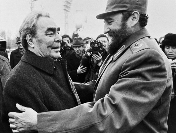 „Scanpix“/„SIPA“ nuotr./Leonidas Brežnevas ir Fidelis Castro (1977 m.)