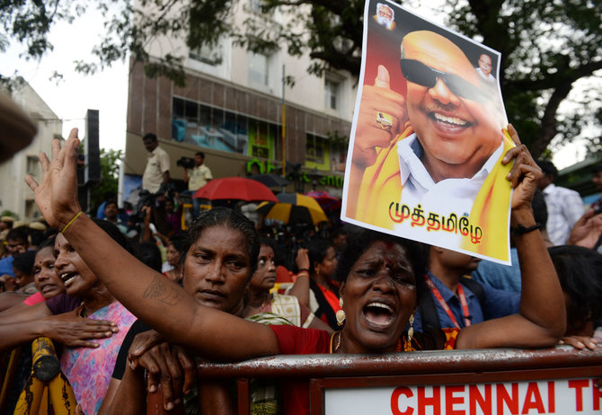 AFP/„Scanpix“ nuotr./Gedintys Muthuvelo Karunanidhi šalininkai